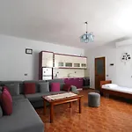 Ξενοδοχείο με διαμερίσματα Garden Ermali 4*